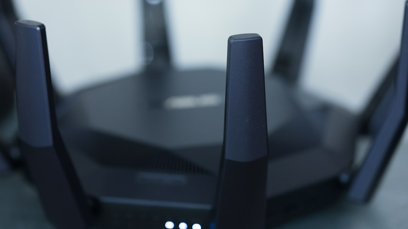 自宅 Wi-Fi ルーターとスマートフォンの組み合わせ